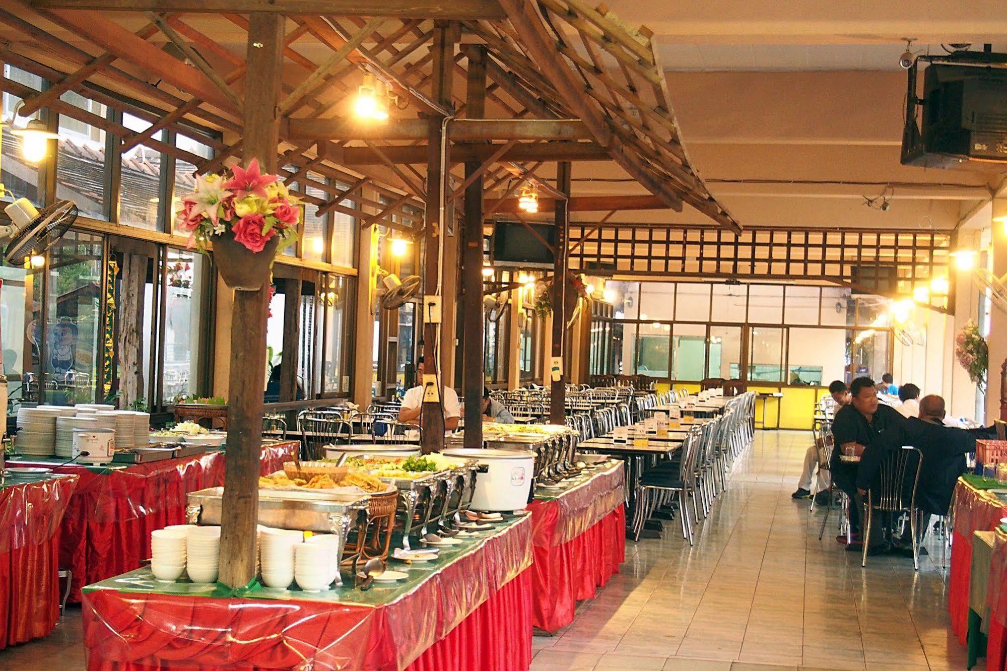 U-Sa Family Hotel Chiang Mai Exteriör bild