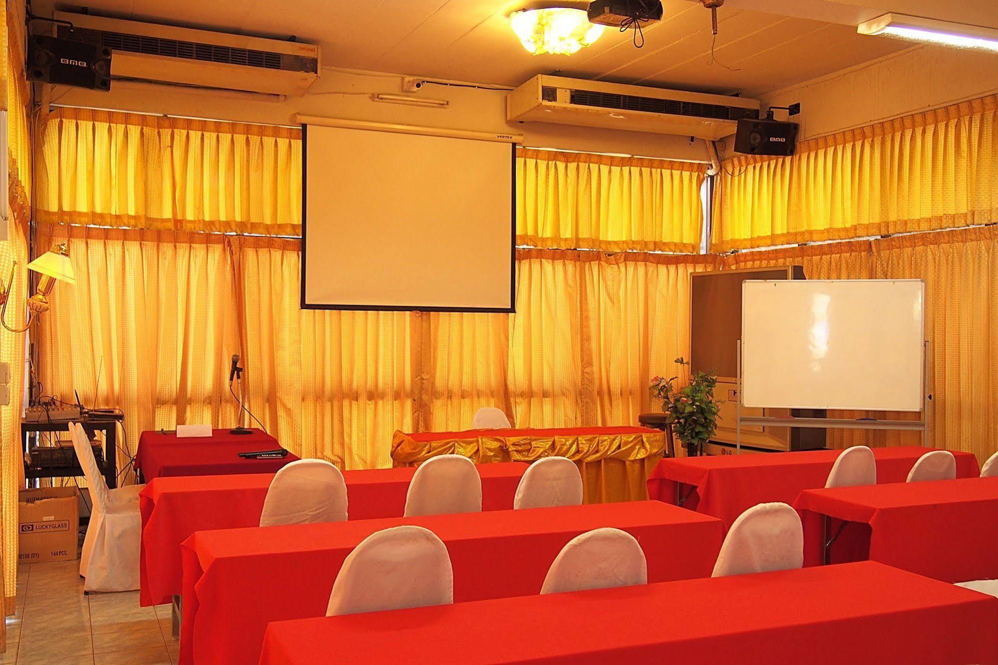 U-Sa Family Hotel Chiang Mai Exteriör bild
